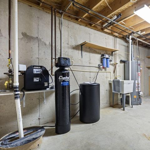 S75W17601 Harbor CIRCLE, Muskego, WI 53150