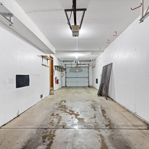 S75W17601 Harbor CIRCLE, Muskego, WI 53150