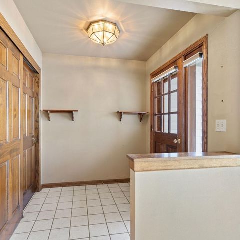 S75W17601 Harbor CIRCLE, Muskego, WI 53150