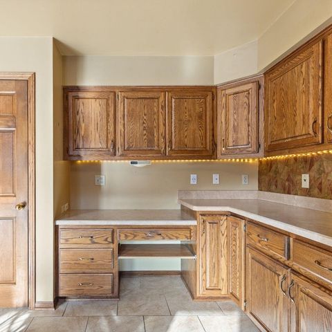 S75W17601 Harbor CIRCLE, Muskego, WI 53150