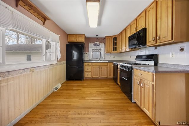 8258 Thompson Road, Cicero, NY 13039