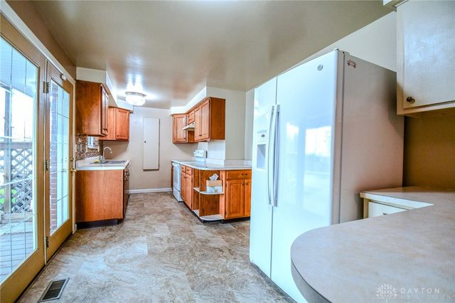 7233 Serpentine Drive, Dayton, OH 45424