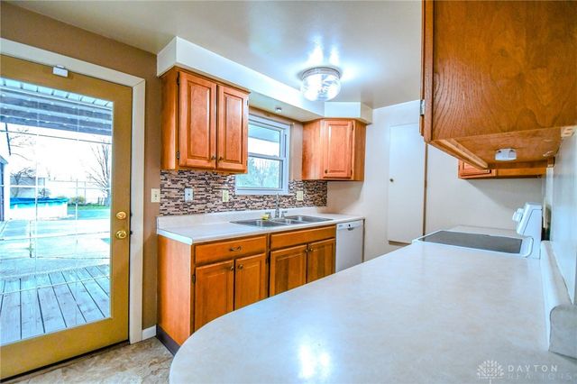 7233 Serpentine Drive, Dayton, OH 45424