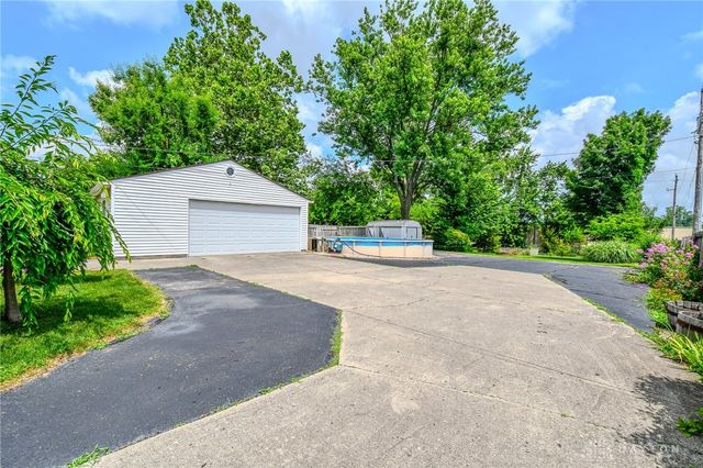 7233 Serpentine Drive, Dayton, OH 45424