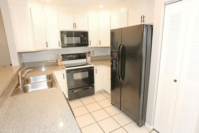 15061 Durham Lane, Davie, FL 33331