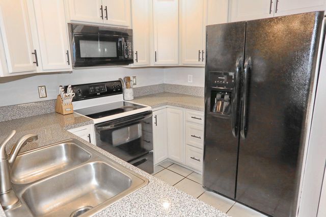 15061 Durham Lane, Davie, FL 33331