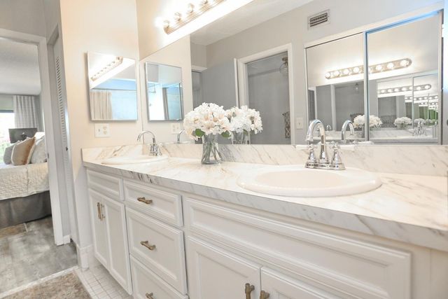 15061 Durham Lane, Davie, FL 33331