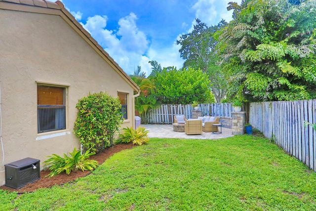 15061 Durham Lane, Davie, FL 33331