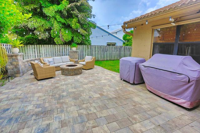 15061 Durham Lane, Davie, FL 33331