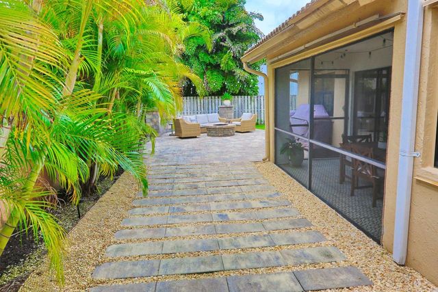 15061 Durham Lane, Davie, FL 33331