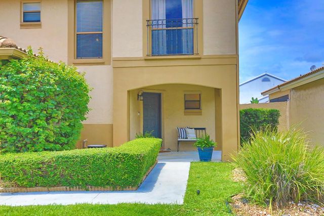 15061 Durham Lane, Davie, FL 33331