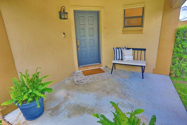 15061 Durham Lane, Davie, FL 33331