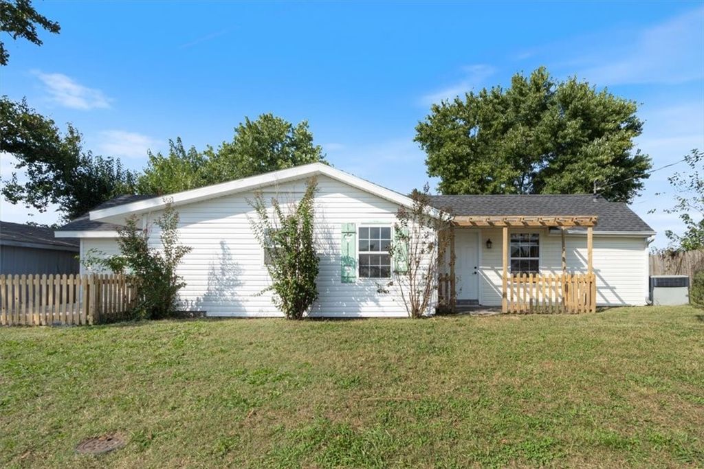 202 Buttry Road, Rogers, AR 72756