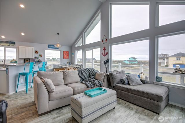 1120 Ocean Shores Boulevard SW, Ocean Shores, WA 98569