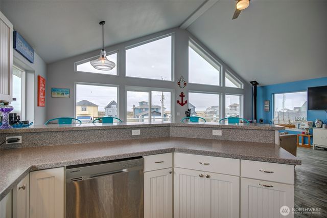 1120 Ocean Shores Boulevard SW, Ocean Shores, WA 98569