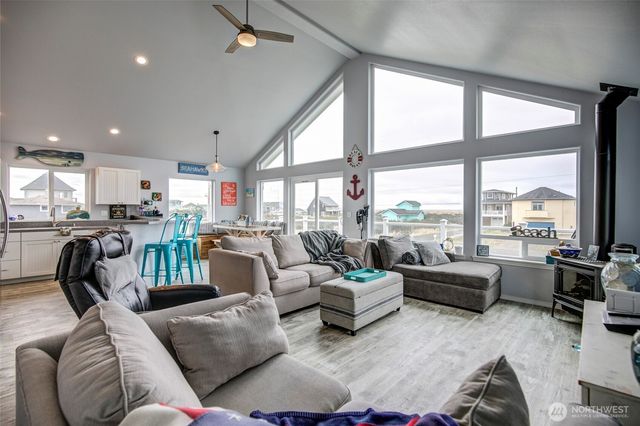 1120 Ocean Shores Boulevard SW, Ocean Shores, WA 98569