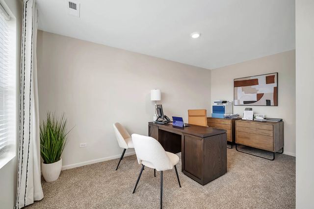 430 lakeshore Court, St. Charles, IL 60174