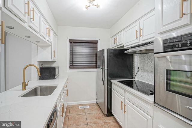 36 EDEN ROCK LN, Willingboro, NJ 08046