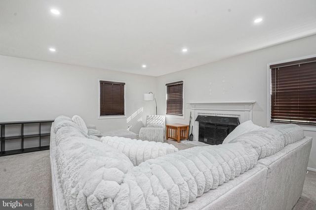 36 EDEN ROCK LN, Willingboro, NJ 08046