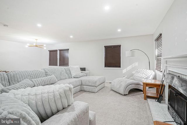 36 EDEN ROCK LN, Willingboro, NJ 08046