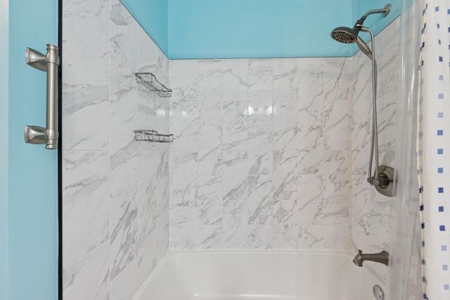 4880 149th Street N 1, Hugo, MN 55038