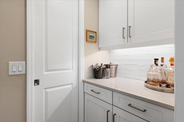 8096 GRANDE SHORES DRIVE, Sarasota, FL 34240