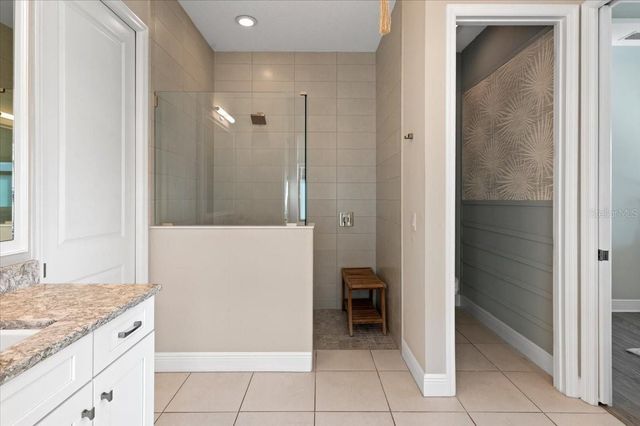 8096 GRANDE SHORES DRIVE, Sarasota, FL 34240