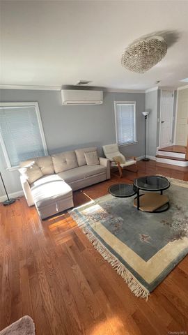 8015 260th Street, Glen Oaks, NY 11004