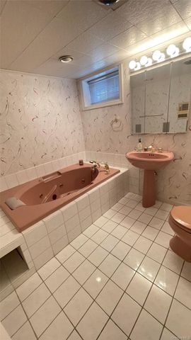 8015 260th Street, Glen Oaks, NY 11004