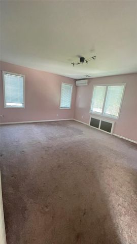 8015 260th Street, Glen Oaks, NY 11004