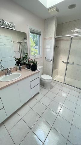 8015 260th Street, Glen Oaks, NY 11004