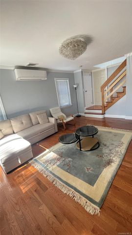 8015 260th Street, Glen Oaks, NY 11004