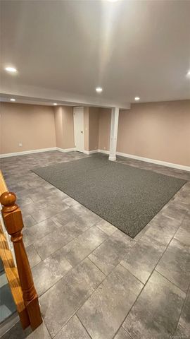 8015 260th Street, Glen Oaks, NY 11004