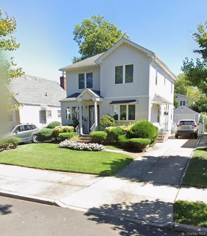 8015 260th Street, Glen Oaks, NY 11004