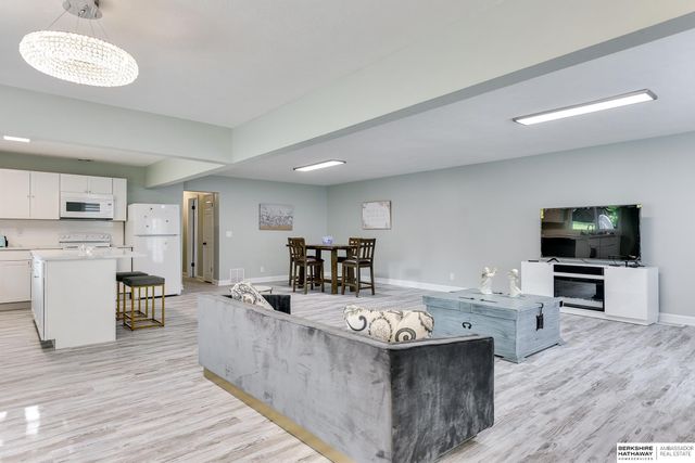5613 Charles Street, Omaha, NE 68132