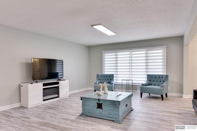 5613 Charles Street, Omaha, NE 68132