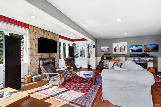 9 Cottage Grove Avenue, Thornwood, NY 10594