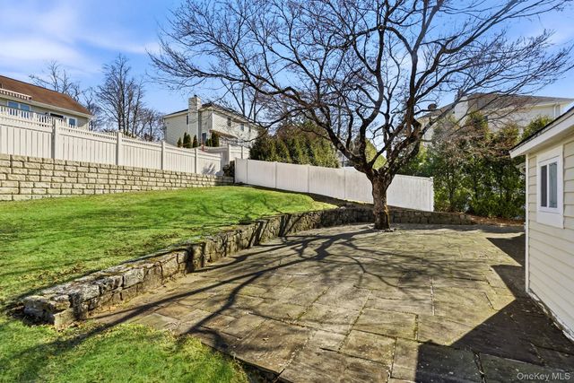 9 Cottage Grove Avenue, Thornwood, NY 10594