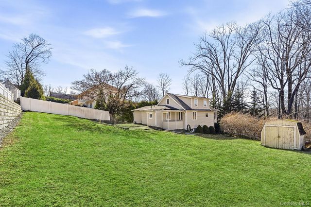 9 Cottage Grove Avenue, Thornwood, NY 10594