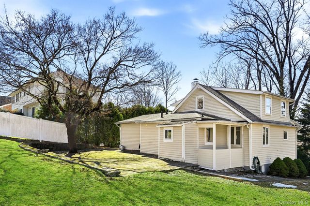 9 Cottage Grove Avenue, Thornwood, NY 10594