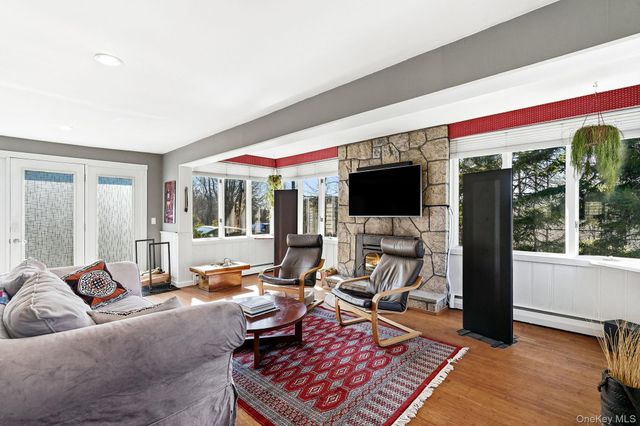 9 Cottage Grove Avenue, Thornwood, NY 10594