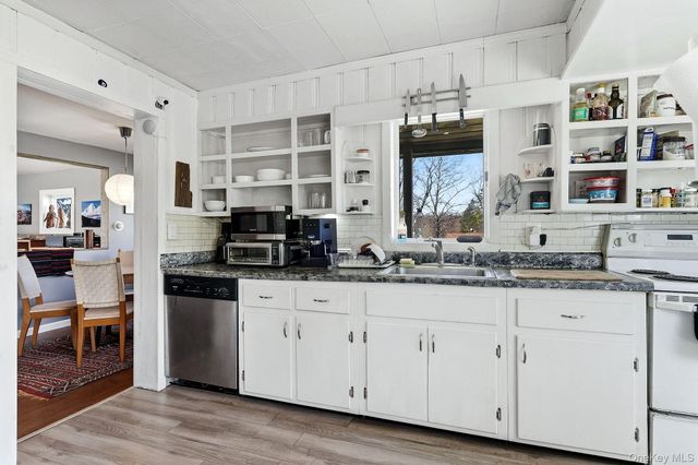 9 Cottage Grove Avenue, Thornwood, NY 10594