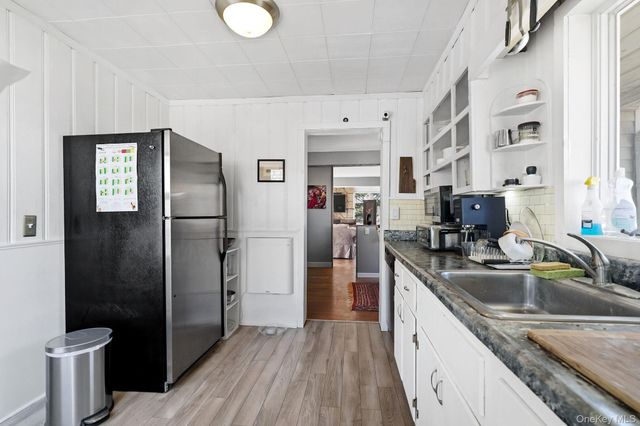 9 Cottage Grove Avenue, Thornwood, NY 10594