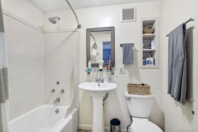 9 Cottage Grove Avenue, Thornwood, NY 10594