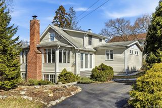 9 Cottage Grove Avenue, Thornwood, NY 10594