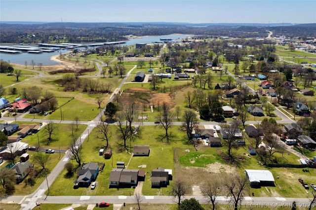 232 E Elm Street, Eufaula, OK 74432