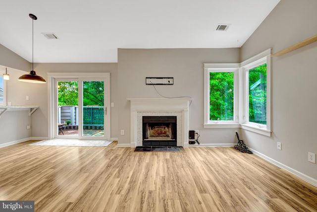 1504-E SUMMERCHASE CT, Reston, VA 20194