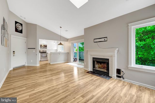 1504-E SUMMERCHASE CT, Reston, VA 20194