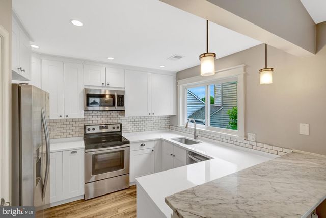 1504-E SUMMERCHASE CT, Reston, VA 20194
