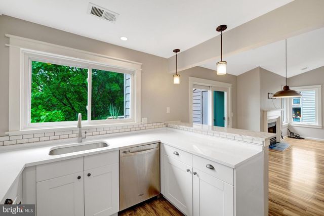 1504-E SUMMERCHASE CT, Reston, VA 20194